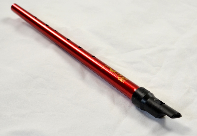 IRSKÁ FLETNA - CLARKE SWEETONE TINWHISTLE D LADĚNÍ - METALÍZA  ČERVENÁ