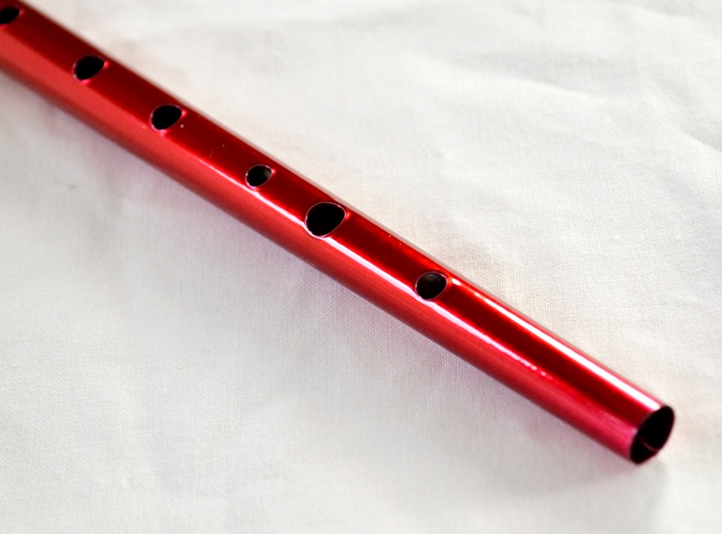 IRSKÁ FLETNA - CLARKE SWEETONE TINWHISTLE D LADĚNÍ - METALÍZA  ČERVENÁ